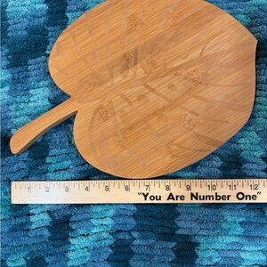 Leaf-Shaped Bamboo Cutting Board